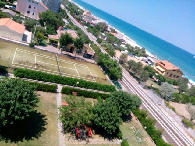 Condominio Cesano Mare Маротта Экстерьер фото